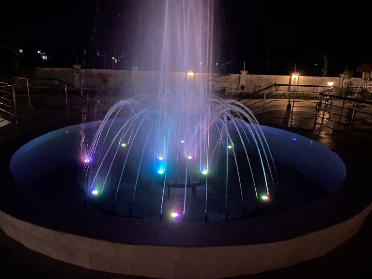 Double dome water fountain